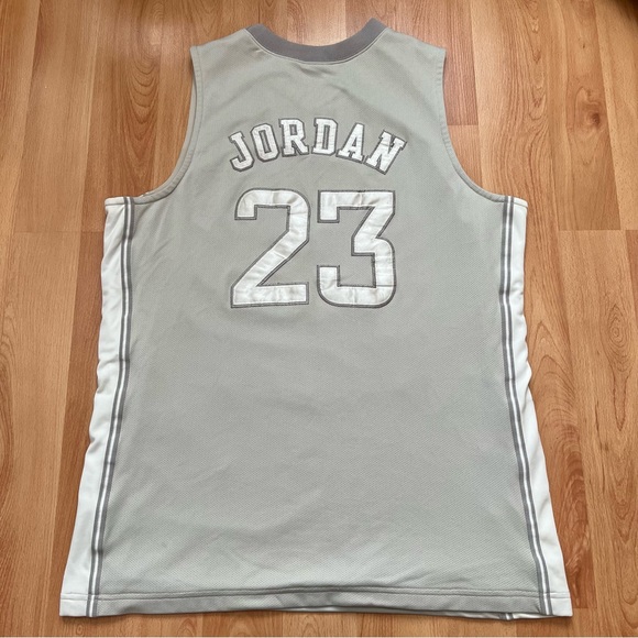 Used Jordan’s v neck Jersey North Carlina - Picture 2 of 8